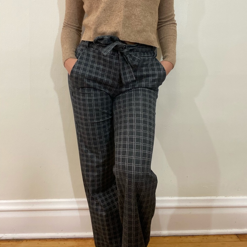 Size medium stretchy pants